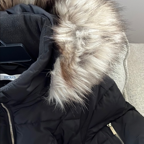 Ricki’s Women's Black Quilted Coat with Faux Fur Hood like new. - Picture 4 of 7